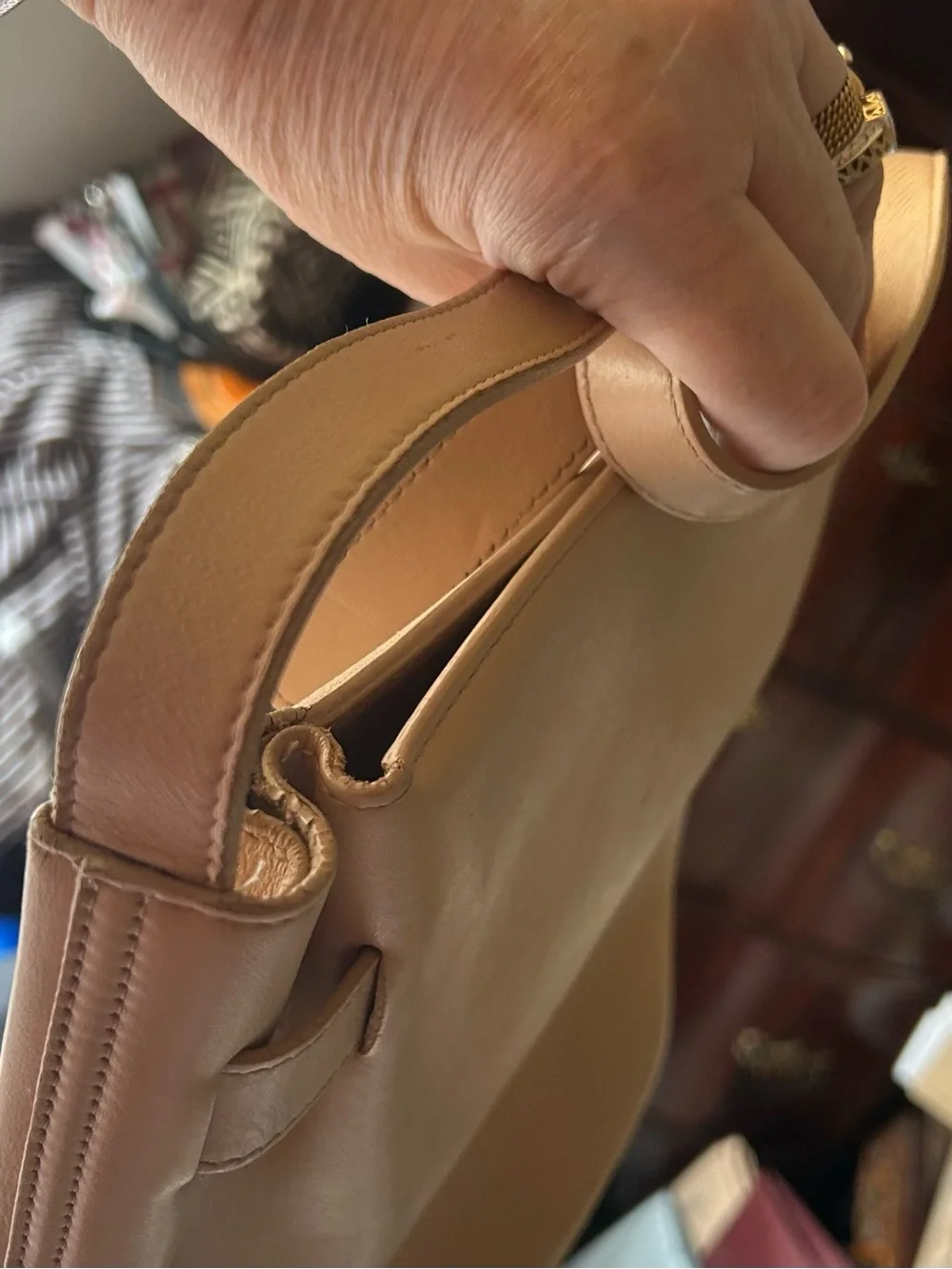 Cuyana Tan Leather Magnetic close  Hobo  shoulder/crossbody bag.